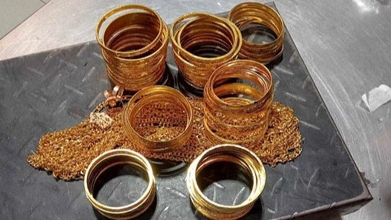 শাহ আমানত আন্তর্জাতিক বিমানবন্দরে বিমানের সিটের নিচে সাড়ে ৪ কেজি স্বর্ণ