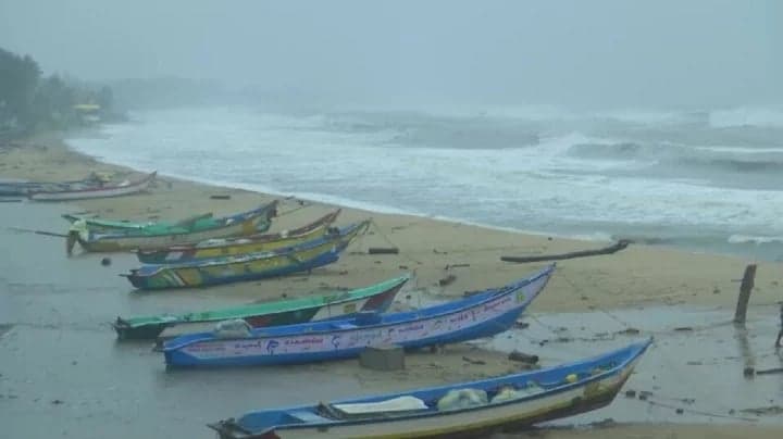 ঘূর্ণিঝড় ফিনজালে ভারত ও শ্রীলঙ্কায় ১৯ জন নিহত