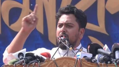 ভোটকেন্দ্রে মোবাইল নিষেধাজ্ঞা: ইসি ঘেরাওয়ের হুঁশিয়ারি নাহিদের