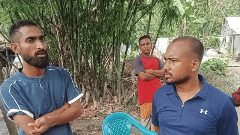 অবৈধ অভিবাসী: ভারত সীমান্তের কাঁটাতারে যেভাবে আটকে যায় জীবন