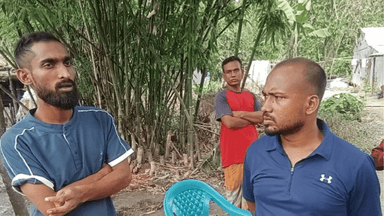অবৈধ অভিবাসী: ভারত সীমান্তের কাঁটাতারে যেভাবে আটকে যায় জীবন