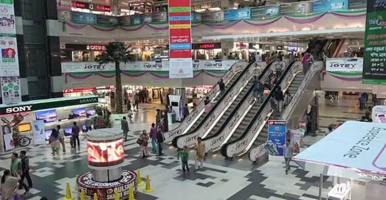 রাত ৮টার মধ্যে দোকান ও শপিংমল বন্ধ রাখার সিদ্ধান্ত