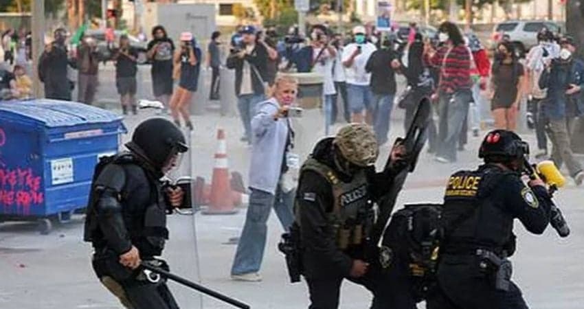 উত্তাল লস অ্যাঞ্জেলেস, অভিবাসনবিরোধী অভিযানে বিক্ষোভ-সহিংসতা