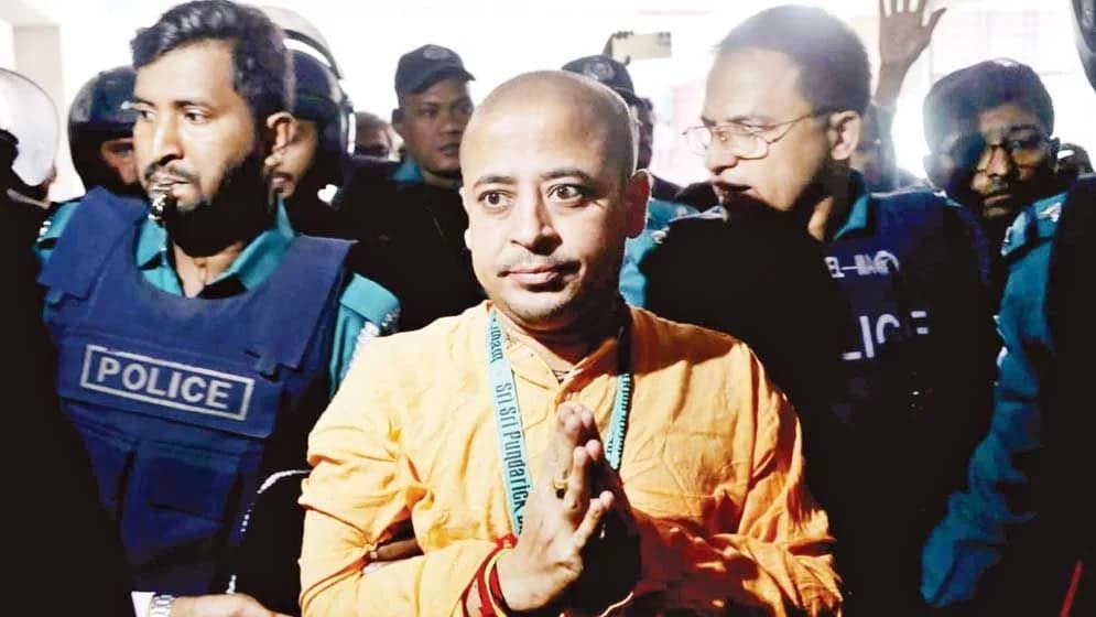 মায়ের মৃত্যুতে পাঁচ ঘণ্টার জন্য চিন্ময় দাসকে প্যারোলে মুক্তির অনুমতি
