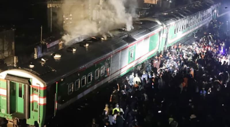 বেনাপোল এক্সপ্রেসে আগুন, ৪ জনের মরদহে উদ্ধার