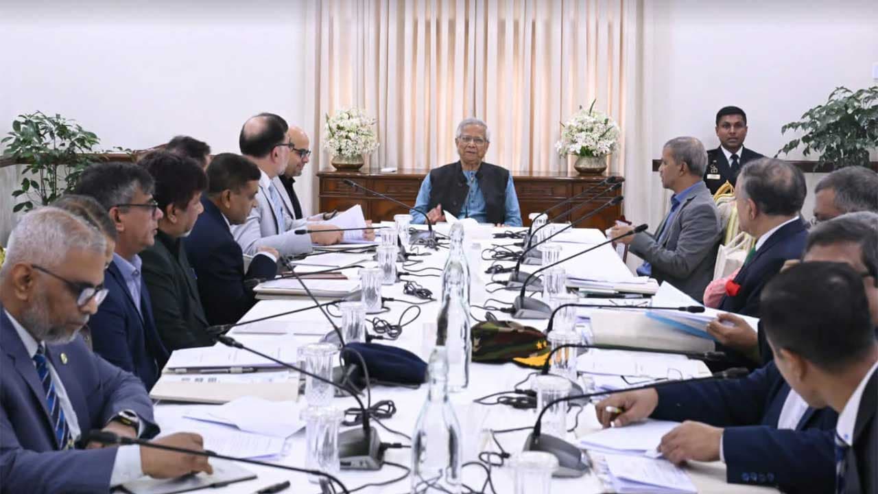 নির্বাচন ও গণভোট সামনে রেখে সাইবার নিরাপত্তা জোরদারের নির্দেশ প্রধান উপদেষ্টার