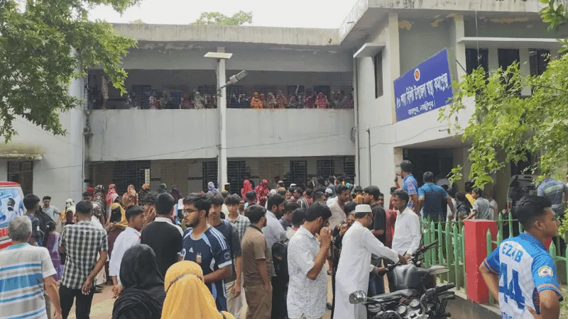 লক্ষ্মীপুরে মা ও দুই মেয়েকে কুপিয়ে হত্যা, নিহতদের একজন ঢাবি শিক্ষার্থী