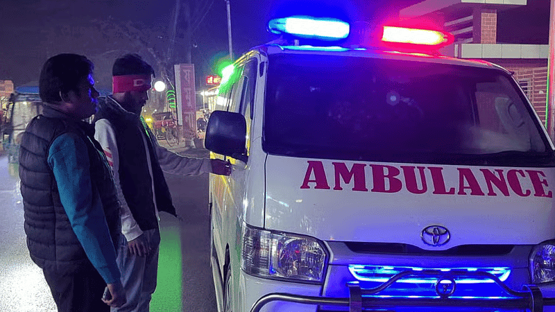 শরীয়তপুরে রোগীবাহী গাড়ি আটকে দেয় ‘অ্যাম্বুলেন্স চক্র’, পথে মৃত্যু