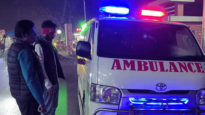 শরীয়তপুরে রোগীবাহী গাড়ি আটকে দেয় ‘অ্যাম্বুলেন্স চক্র’, পথে মৃত্যু