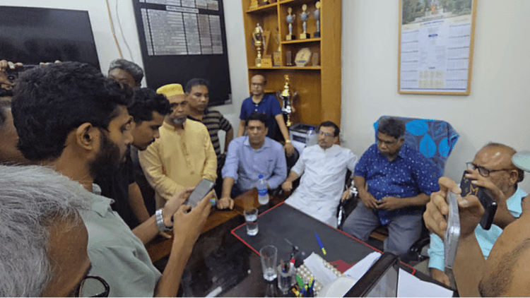 রাবিতে সাংবাদিকদের ওপর হামলা, মামলা করবে প্রশাসন