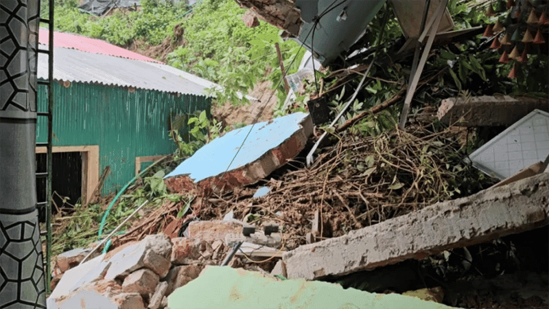 বান্দরবানে পাহাড়ধসে একই পরিবারের ৩ জনসহ নিহত ৫