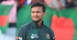 সাকিব কি দেশের হয়ে খেলার অধিকার রাখেন