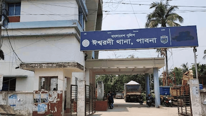 পাবনায় সড়ক দুর্ঘটনায় মা-মেয়েসহ ৩ জন নিহত