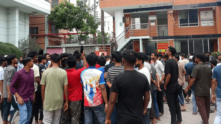পোশাক কারখানার স্টোর রুমে মিলল এজিএমের ঝুলন্ত মরদেহ