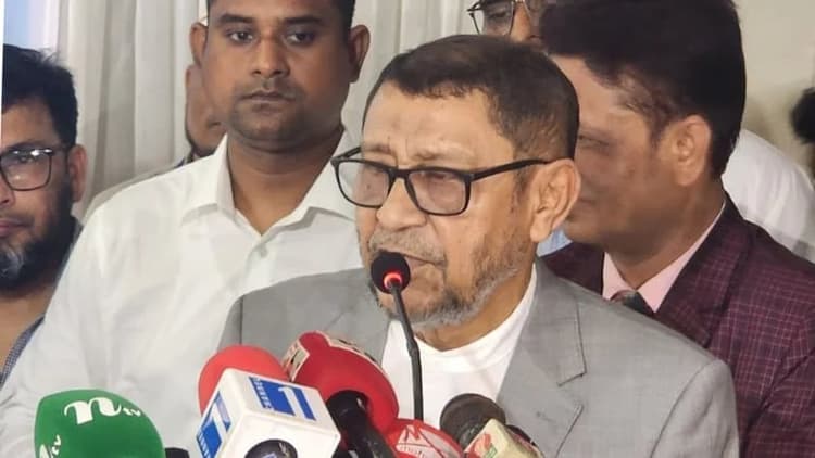 হাসপাতালের অপরিচ্ছন্ন পরিবেশে ক্ষুব্ধ স্বাস্থ্যমন্ত্রী, ৩ দিনের মধ্যে ব্যবস্থা নেওয়ার নির্দেশ