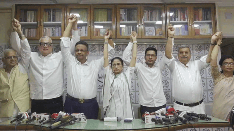 পদত্যাগ করবেন না মমতা বন্দ্যোপাধ্যায়