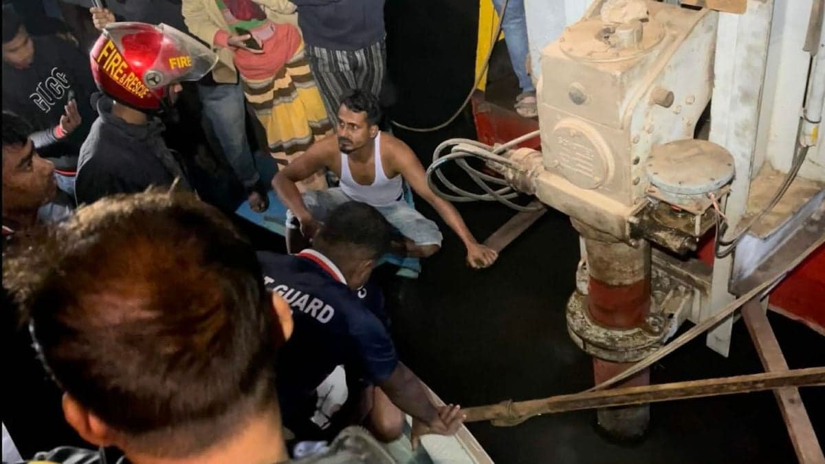 ধলেশ্বরীতে ফেরি দুর্ঘটনা: সাড়ে চার ঘণ্টা পর উদ্ধার তিন মরদেহ