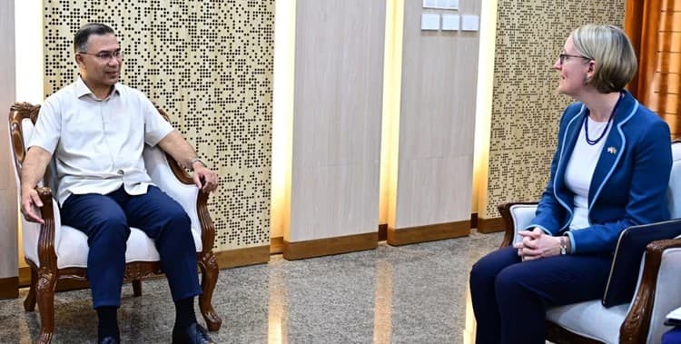 প্রধানমন্ত্রীর সঙ্গে ব্রিটিশ হাইকমিশনারের সাক্ষাৎ