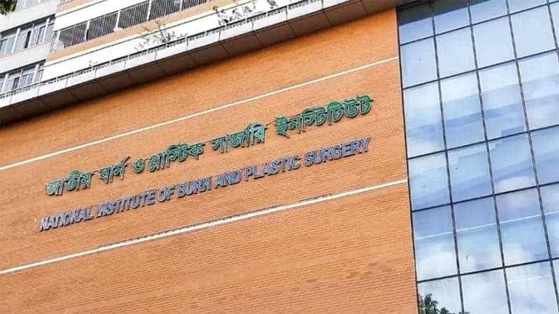 উত্তরায় গ্যাস লিকেজে বিস্ফোরণ, নারী-শিশুসহ দগ্ধ ১০