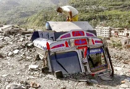 জম্মু ও কাশ্মীরে গাড়ি  খাদে,  তিন ভারতীয় সেনা নিহত