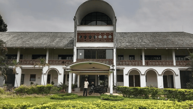 মৌলভীবাজারে এক মাস ধরে বন্ধ ক্যামেলিয়া হাসপাতাল, বিপাকে লাখো চা শ্রমিক