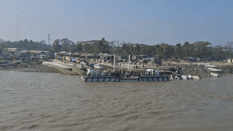 হাতিয়ার সঙ্গে সারা দেশের নৌ যোগাযোগ বিচ্ছিন্ন