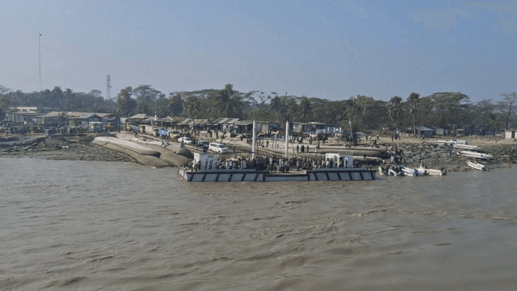হাতিয়ার সঙ্গে সারা দেশের নৌ যোগাযোগ বিচ্ছিন্ন