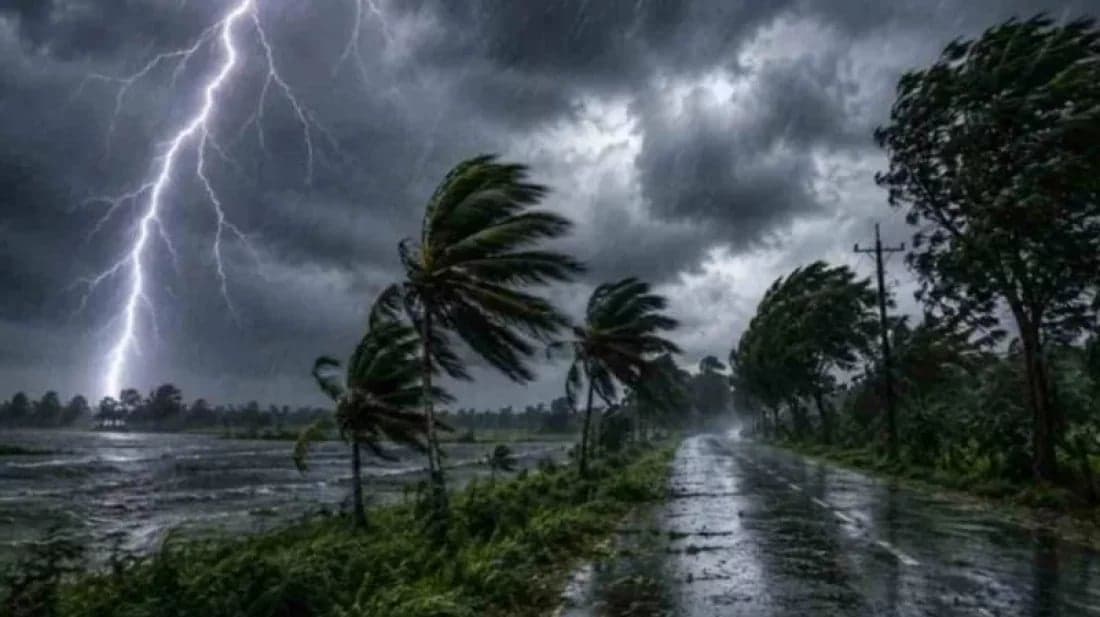 সাত অঞ্চলে ৬০ কিমি বেগে ঝড়ের আভাস, নদীবন্দরে ১ নম্বর সতর্ক সংকেত