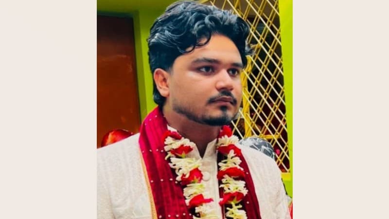 নববধূকে বাড়ি আনার রাতেই বিদ্যুৎস্পৃষ্ট হয়ে বরের মৃত্যু
