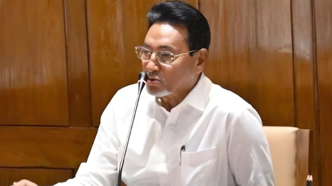 সংসদ এলাকায় তীব্র পানিসংকট, ঘোলা পানি পান করে অসুস্থ চিফ হুইপ