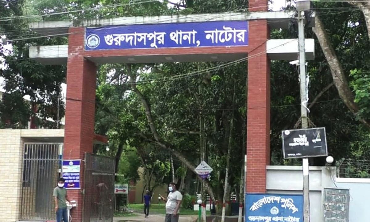 নাটোরে বিএনপির দুই পক্ষের সংঘর্ষে পুলিশের এএসআই আহত