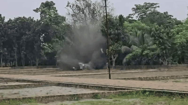 আশুলিয়ায় চায়ের দোকানের সামনে প্রেসার কুকার আকৃতির বোমা উদ্ধার