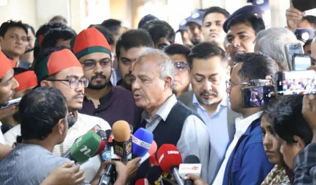 হাদির হত্যাচেষ্টাকারীদের বিষয়ে এখনই সব বলা যাবে না: স্বরাষ্ট্র উপদেষ্টা