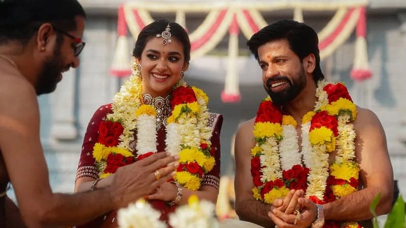 ১৫ বছর প্রেম করে বিয়ে করলেন কীর্তি সুরেশ