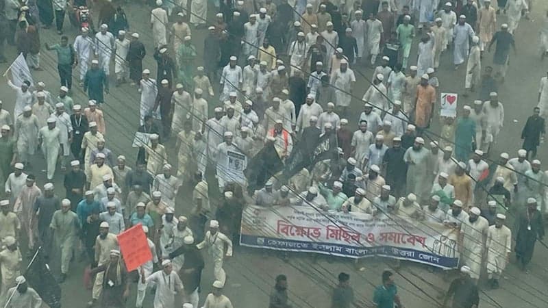 নবীকে নিয়ে মন্তব্য: প্রতিবাদে হেফাজতে ইসলামের প্রতিবাদ সমাবেশ