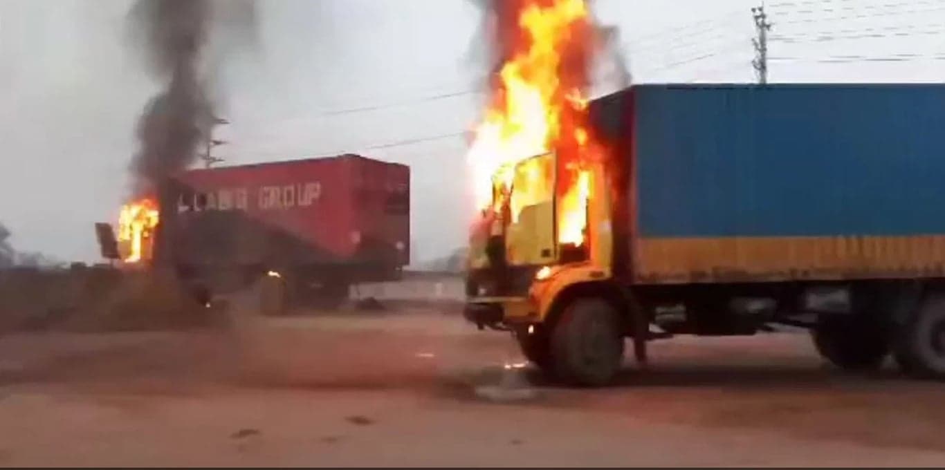 গাজীপুরে ৪ যানবাহনে অগ্নিসংযোগ