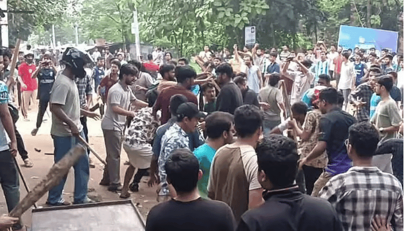 দোকানের মালিকানা নিয়ে জাবি দুই হলের শিক্ষার্থীদের সংঘর্ষ, আহত ৯
