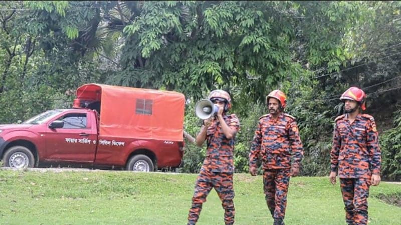 বান্দরবানে বৃষ্টি, ঝুঁকিপূর্ণ জনবসতি ছাড়তে মাইকিং