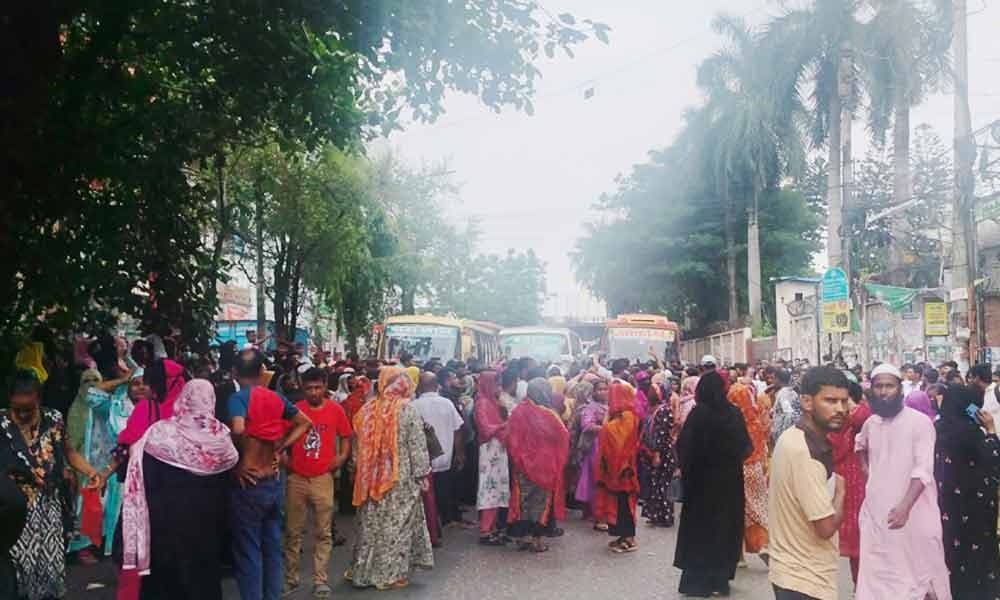 পাঁচ দফা দাবিতে রামপুরায় পোশাক শ্রমিকদের বিক্ষোভ