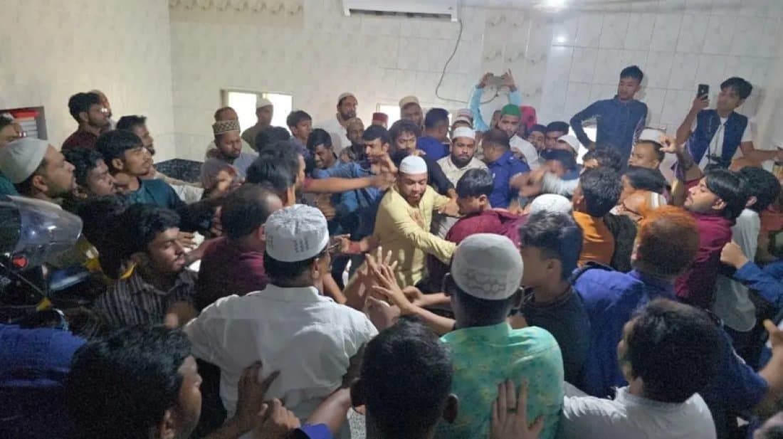 নিজামীপুত্রের ইমামতিতে জুমার নামাজ আদায়কে কেন্দ্র করে মসজিদে হাতাহাতি