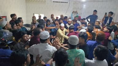 নিজামীপুত্রের ইমামতিতে জুমার নামাজ আদায়কে কেন্দ্র করে মসজিদে হাতাহাতি