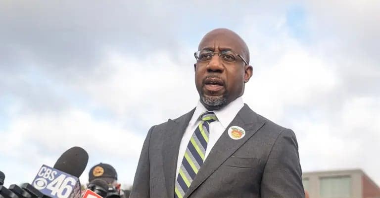 ইরানের স্কুলে হামলার জবাবদিহি চাইলেন মার্কিন সিনেটর