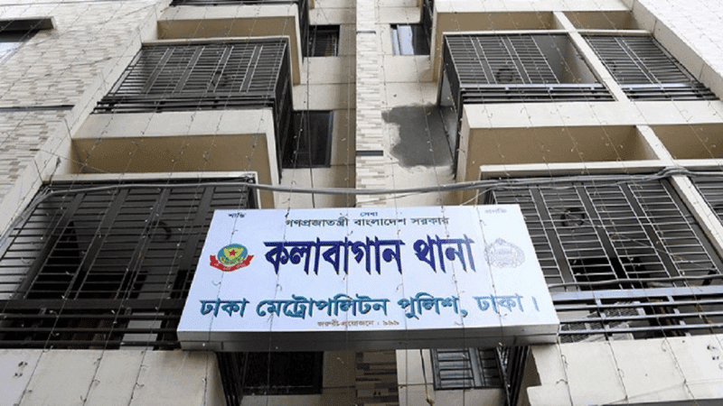 কলাবাগানে ছাদ থেকে পড়ে স্কুলছাত্র নিহত