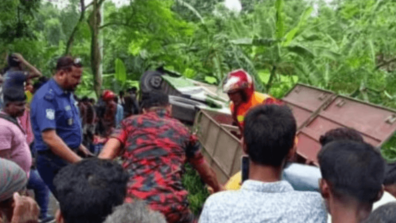 মাগুরায় সড়ক দুর্ঘটনায় নিহত ৩, আহত অন্তত ১৫