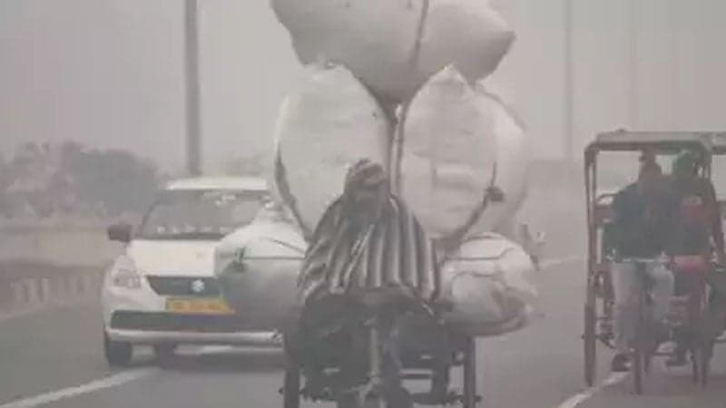 দিল্লিতে তাপমাত্রার পারদ নামল ৩.৬ ডিগ্রিতে, রেড অ্যালার্ট জারি