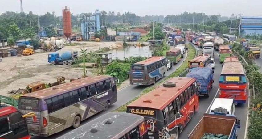 যমুনা সেতুর দুই পাশে ২০ কিলোমিটার দীর্ঘ যানজট