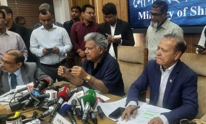 ঈদের সময় লঞ্চে অতিরিক্ত যাত্রী নিলে রুট পারমিট বাতিল: নৌ উপদেষ্টা