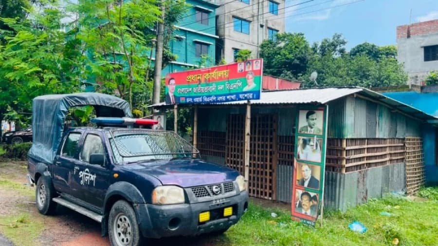 যশোরে বিএনপি কার্যালয় থেকে ককটেল সদৃশ বস্তু উদ্ধার