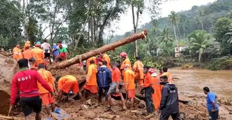ভারী বৃষ্টিতে কেরালায় প্রাণহানি বেড়ে ১৫, নিখোঁজ ৭