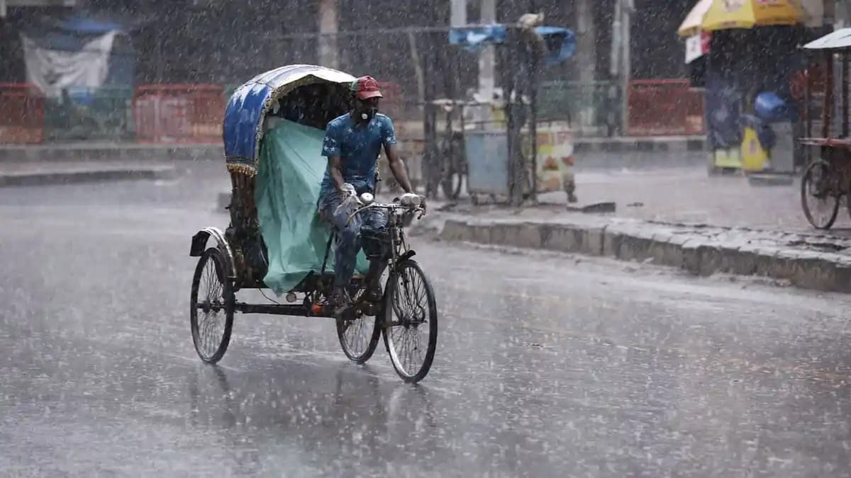 দেশজুড়ে বৃষ্টির পূর্বাভাস, তিন বিভাগে অতিভারি বর্ষণের আশঙ্কা